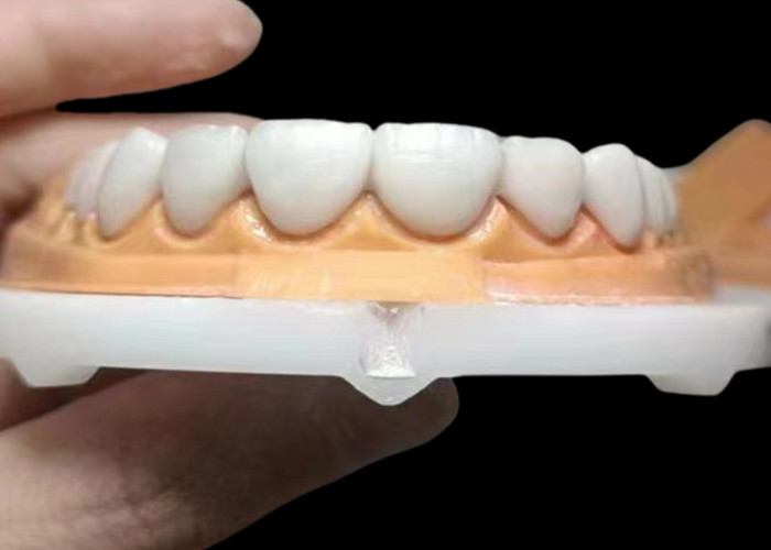 Đài làm từ Zirconia thông suốt với độ bền cao chống vết bẩn từ phòng thí nghiệm nha khoa Trung Quốc