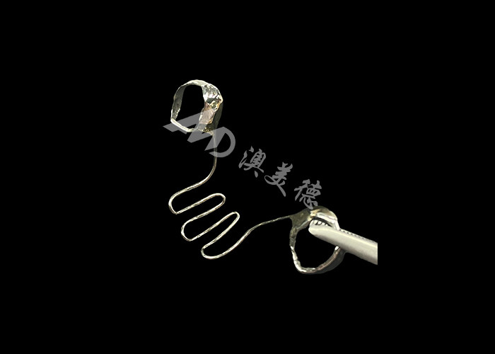Nằm lưỡi Thiết bị chỉnh nha được sử dụng để giải quyết các vấn đề về đẩy lưỡi và hỗ trợ trong sự sắp xếp răng đúng cách